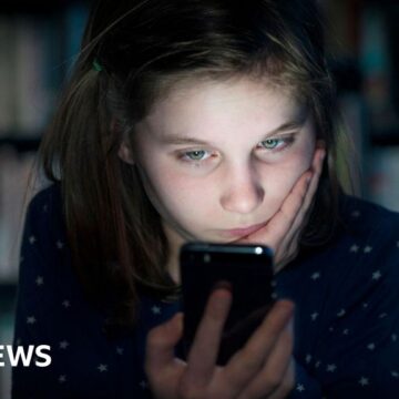 EU investigates Facebook and Instagram over child safety