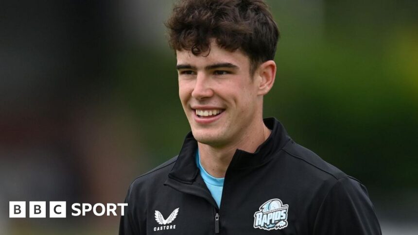 Josh Baker: Worcestershire spin bowler dies, aged 20